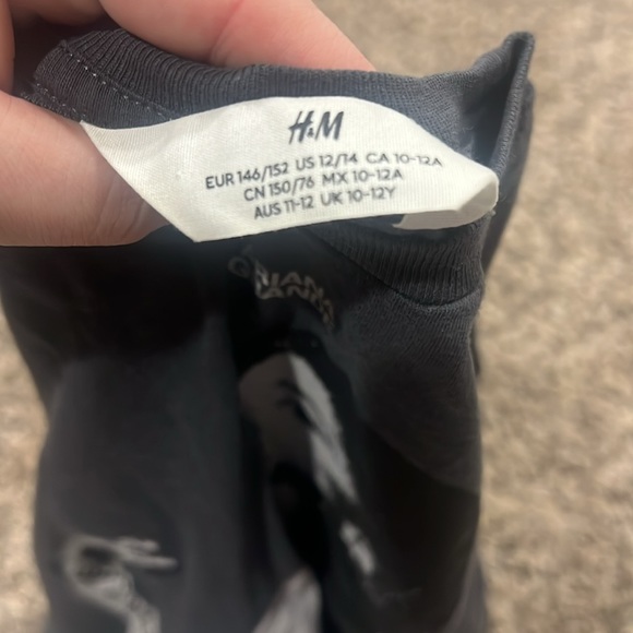 🔥 H&M tee - Picture 3 of 3